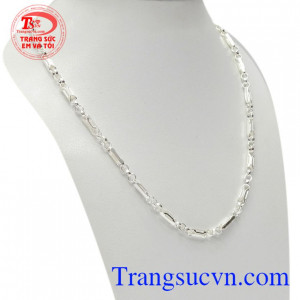 là sản phẩm được chế tác từ bạc 92,5 chất lượng,