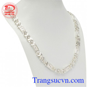 mang lại vẻ nam tính, phong cách hiện đại cho phái mạnh.