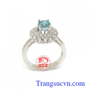 Nhẫn nữ vàng trắng Zircon bình an với đá Zircon là viên đá biểu tượng cho thịnh vượng, tài lộc và bình an cho người đeo