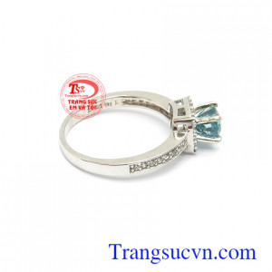Nhẫn nữ vàng trắng đá quý là sản phẩm rất được phái đẹp ưa chuộng