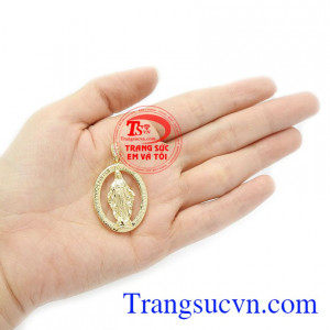 Trang sức Em và Tôi chuyên cung cấp các mẫu mã đa dạng, hợp thời trang và xu hướng