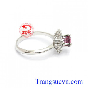Nhẫn nữ Granat tài lộc thích hợp với người mệnh thổ và mệnh hỏa