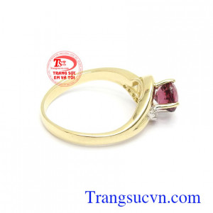Nhẫn nữ Granat được nhiều người lựa chọn như lá bùa hộ mệnh cho bản thân