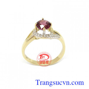 Nhẫn nữ Granat an nhiên có tác dụng mang lại bình an, tài lộc và may mắn cho người đeo