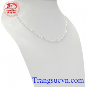 có thể kết hợp với nhiều loại quần áo,