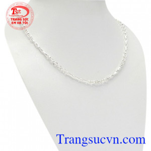 là sản phẩm được chế tác với những mắt xích tinh xảo,