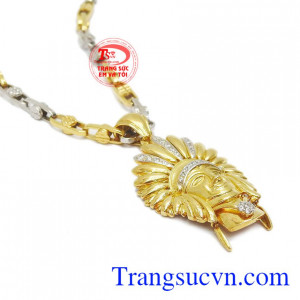 Trang sức vàng thể hiện đẳng cấp, sáng bóng và bền đẹp. 