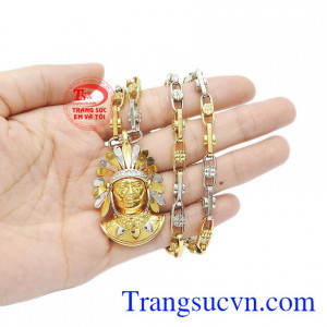 Trang sức vàng tây dễ dàng kết hợp cùng nhiều trang phục