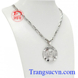 Bộ trang sức vàng trắng đẹp được chế tác từ vàng trắng 18k sáng bóng, bền đẹp.