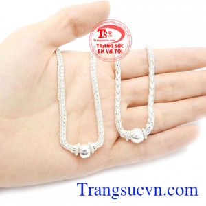 Ngoài ra bạc còn là món trang sức dành riêng cho các bé để tăng sự thông minh và lanh lợi