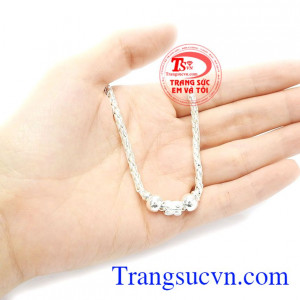 Bạc được coi là vật có thể khử độc và tránh khỏi tác động xấu từ môi trường