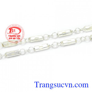 Dây bạc có thể kết hợp với mặt dây để tạo điểm khác biệt cho món trang sức