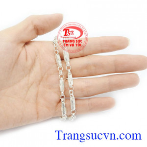 Trang sức em và tôi chuyên cung cấp các sản phẩm hợp thời trang và xu hướng