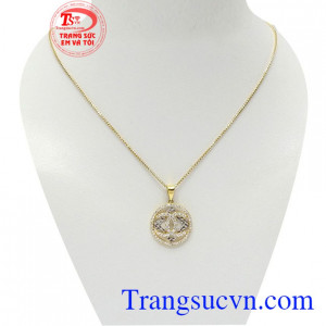 Bộ dây chuyền nữ vàng đẹp là sản phẩm được chế tác tinh tế và gắn đá xinh xắn