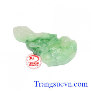 Ngọc cẩm thạch mang một nguồn năng lượng dương dồi dào tiếp thêm nguồn động lực, mạnh mẽ, lạc quan trong cuộc sống