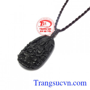 Ngài là hiện diện của sự thấu suốt, cứu khổ cứu nạn chúng sinh