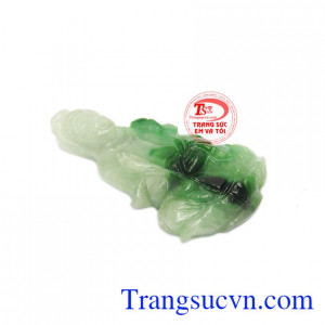 Phật bà cẩm thạch đẹp được chạm khắc tinh tế và đẹp mắt.