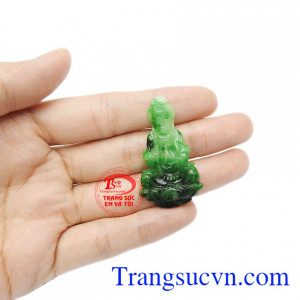 Mặt ngọc có thể bọc vàng để đảm bảo sự bền đẹp. 