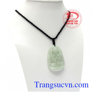 Ngài mang sức mạnh tối cao, có thể nhìn vạn vật từ ngàn dặm