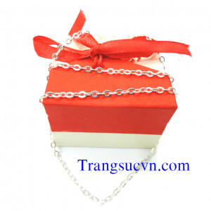 Sẽ tính phí sửa chữa sản phẩm hỏng do lỗi khi khách hàng sử dụng gây ra.  - Các sản phẩm bạc của Công ty Trang Sức Em Và Tôi đã qua sử dụng khi bán lại thu mua theo giá nguyên liệu với giá ưu tiên