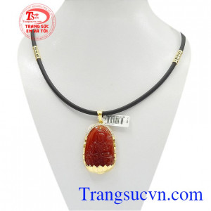 Bộ dây chuyền phật bản mệnh là sản phẩm vàng 18k được nhiều người ưu thích.