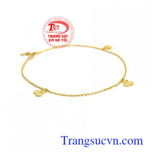 Lắc chân cỏ 3 là xinh xắn với kiểu dáng đẹp rất nổi bật, dễ dàng kết hợp với nhiều trang phục