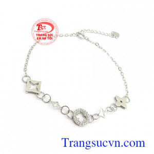 Lắc tay vàng trắng Korea dịu dàng phù hợp phong cách thời trang phái đẹp, mang lại nét dịu dàng, quý phái và sang trọng cho người đeo