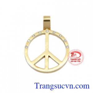 Mặt dây vàng 18k đẳng cấp là sản phẩm được chế tác từ vàng 18k bền đẹp.