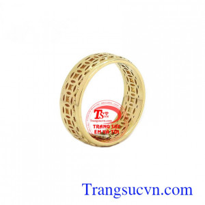 Nhẫn kim tiền vàng tây đẹp với các đồng tiền vàng nối tiếp với nhau không có điểm đầu và điểm cuối tượng trưng cho phú quý liên miên không có điểm dừng, mang lại nhiều may mắn cho cả năm