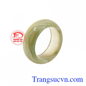 Nhẫn mã não bình an hạnh phúc được chế tác từ đá mã não kiểu bản hẹ dành cho ngón cái