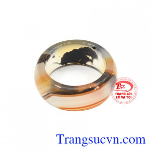 Nhẫn mã não cam pha đen chế tác từ đá mã não thiên nhiên