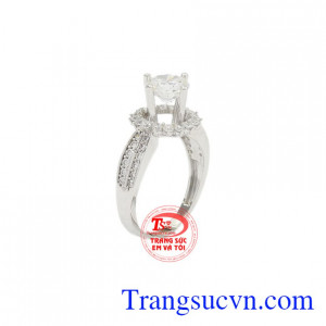 Nhẫn nữ vàng trắng cá tính là sản phẩm được chế tác từ vàng 10k được nhập khẩu Korea