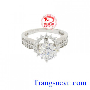 Sản phẩm được thiết kế đẹp mắt, với đường nét sắc nét.