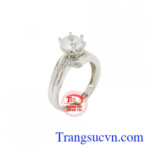 Nhẫn nữ vàng trắng Korea quý phái là sản phẩm được chế tác từ vàng 10k với đường nét tinh tế, sắc nét.