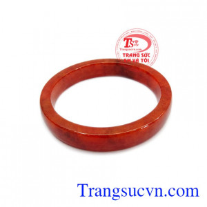 Ngọc cẩm thạch chứa đựng mọi tinh hoa, nguyên khí đất trời nên nó được coi là vật mang lại vận khí tốt cho người sử dụng