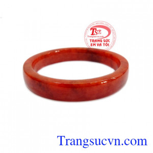 Ngọc cẩm thạch có thể xua đuổi tà khí, mang đến vầng sáng chứa đầy phúc khí giúp người sử dụng luôn may mắn trong cuộc sống