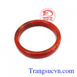 Vòng ngọc cẩm thạch huyết từ lâu đã được coi là món bảo vật mang giá trị cao cho người sử dụng