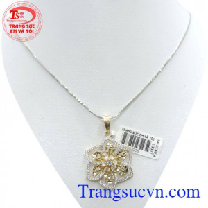 Bộ dây chuyền mặt hoa đá tinh xảo bán hàng trên toàn quốc.