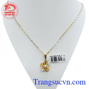 Bộ dây chuyền mặt nữ hoa nhiều cánh vàng 18k chất lượng giao hàng trên toàn quốc.
