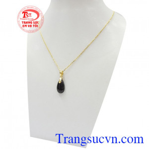 Thạch anh tóc đen thiên nhiên mang đến cảm giác như được bảo vệ, che chở, sự tự tin cho người đeo