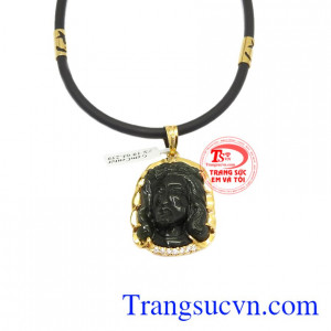 Sản phẩm có thể kết hợp với nhiều kiểu quần áo.