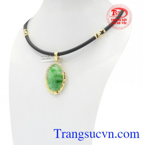 Đá Jadeite giúp cho người đeo may mắn về mặt phong thủy và sức khỏe.