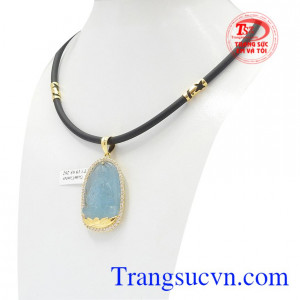 Đá Aquamarine hợp với những người mệnh Thủy và Mộc.