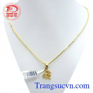 Bộ nữ trang mặt dây chạm khắc sắc nét, phù hợp những người tuổi Thìn.