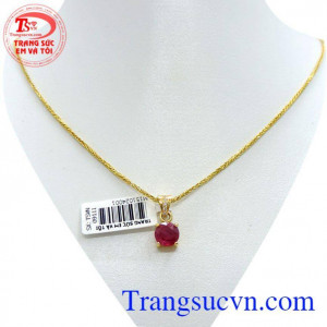 Bộ sản phẩm dây chuyền mặt đá đỏ sang trọng, quý phái.