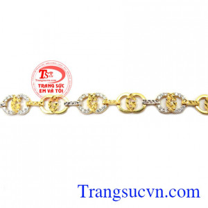 Chiếc lắc vàng đính đá