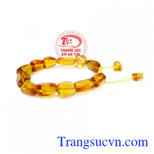 Đá Amber khi được đeo sát vào cơ thể sẽ được cơ thể làm ấm lên và do đó có khả năng tiết ra axit nói trên để chữa bệnh cho cơ thể