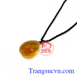 Người sử dụng đá Amber sẽ mang năng lượng dồi dào, giúp chủ nhân gặp nhiều may mắn