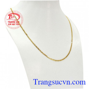 Dây chuyền vàng tây 10k có thể kết hợp với nhiều kiểu trang phục