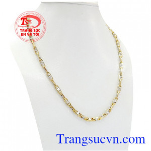Sản phẩm kết cấu mắt xích đan xen tạo điểm nhấn cho món trang sức